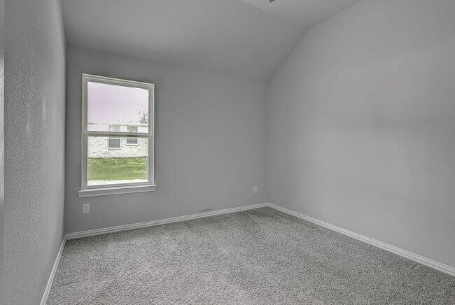 Building Photo - 285 Rd 66121