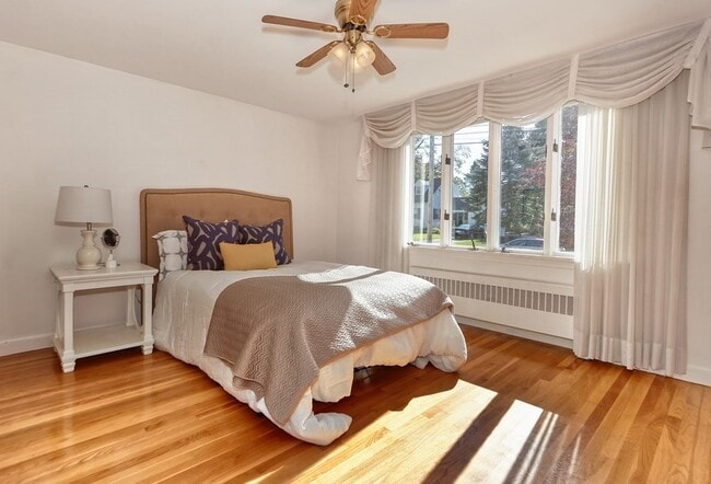 Building Photo - 33 Hillcrest Rd