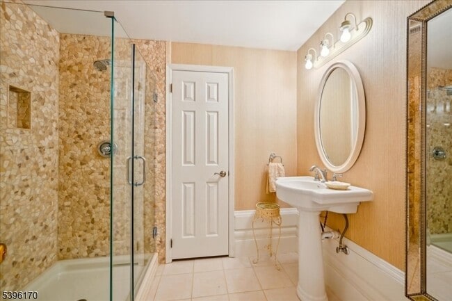 Building Photo - 545 Johnston Dr