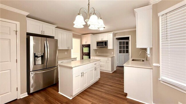 Building Photo - 1735 Ridgefield Dr