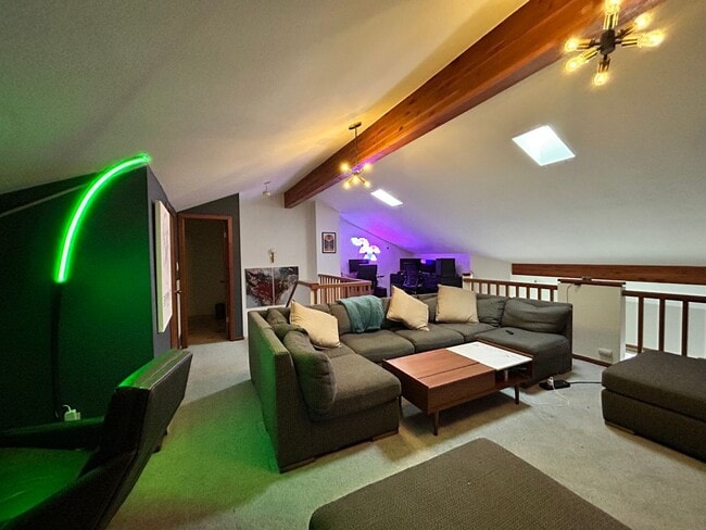 Building Photo - Spacious 2Bd/2.5Ba Luxury Loft-Style Condo...