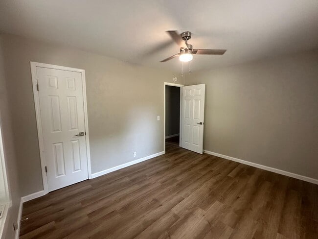 Building Photo - 106 E Florida Ave