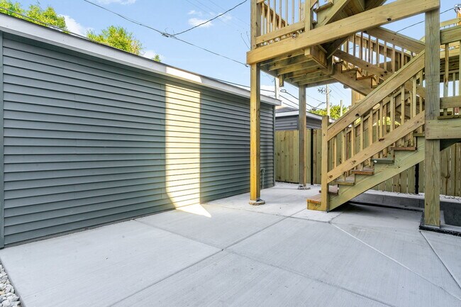Building Photo - 6408 S Vernon Ave