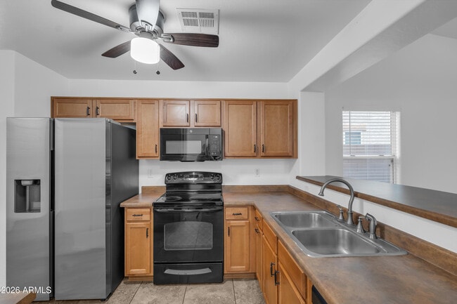 Building Photo - 1383 E Mayfield Dr