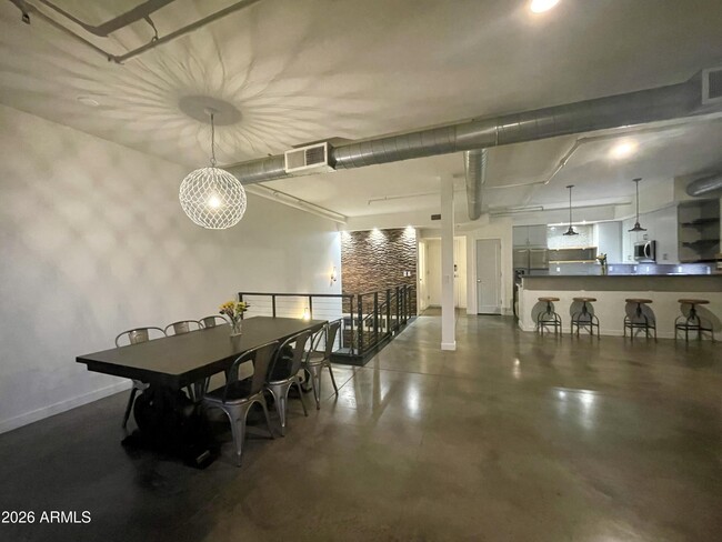 Building Photo - 1326 N Central Ave