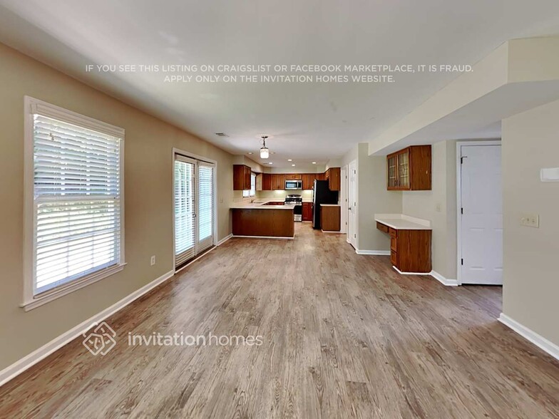Building Photo - 140 Laurens Oak Ct