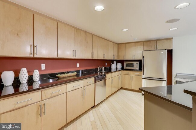 Building Photo - 915 E Street NW Unit 414
