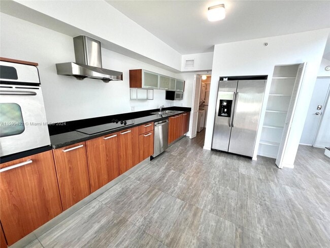 Building Photo - 1650 Brickell Ave