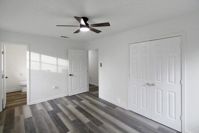 Building Photo - 319 Eastwood Ave