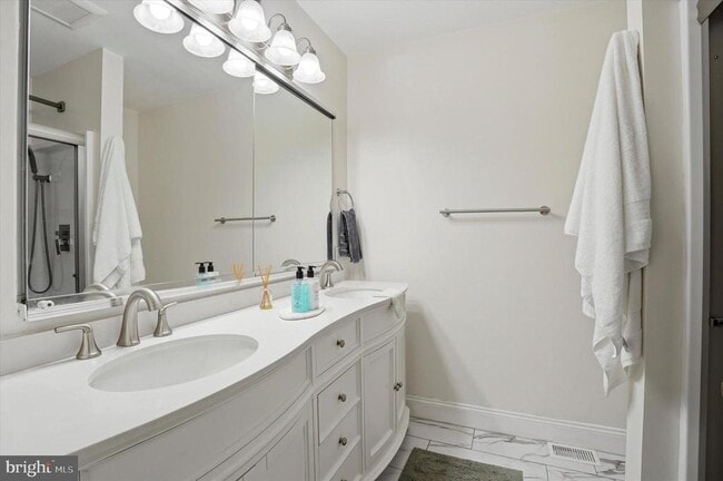 Building Photo - 102 Eaton Dr