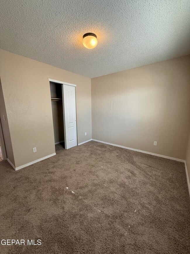 Building Photo - 732 Desert Sage Dr