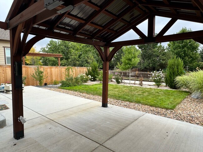 Building Photo - 10848 Hayloft St