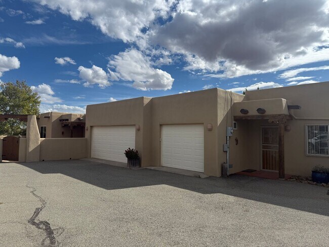 Building Photo - 54 Encantado Loop