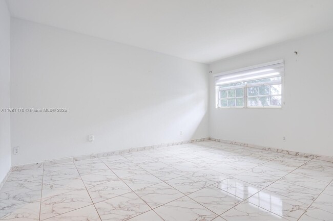 Building Photo - 16985 SW 113th Ct
