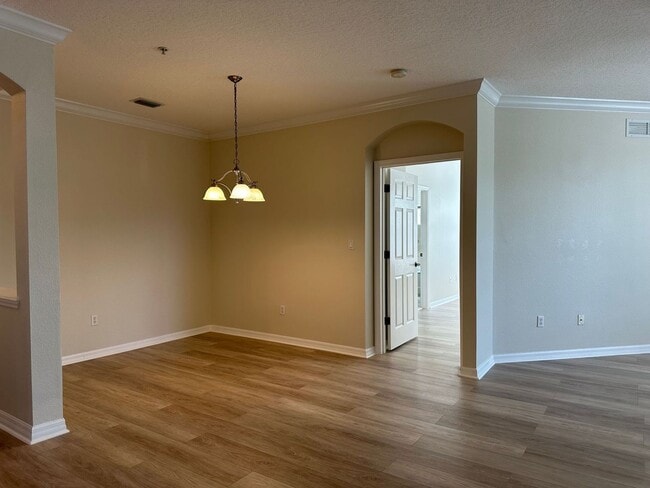 Building Photo - Comfortable and Spacious 3 bedroom 2 Bath ...