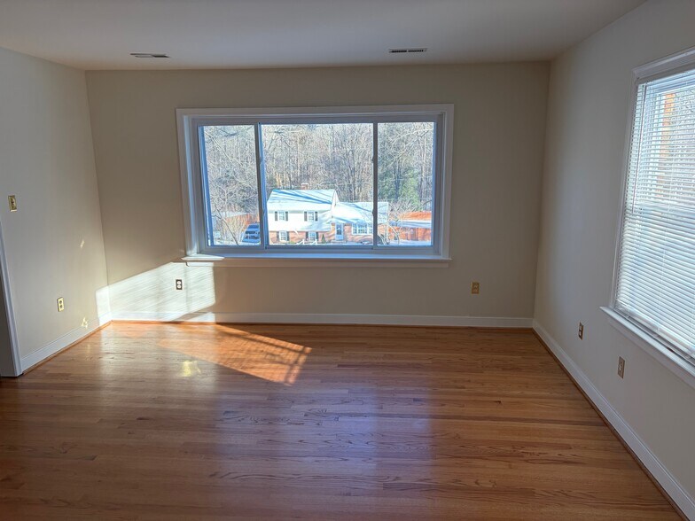 Building Photo - 9150 Gregory Dr