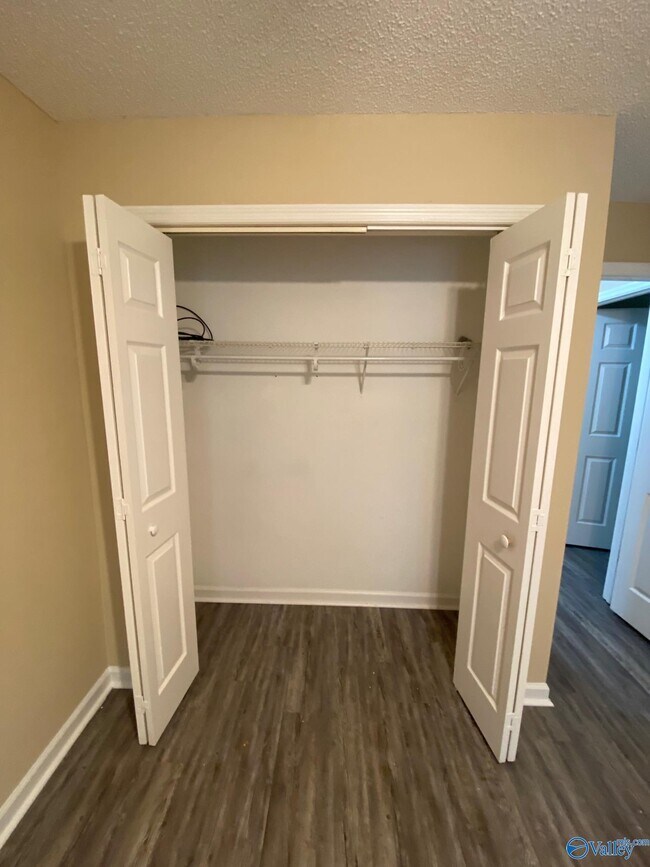 Building Photo - 523 Farmingdale Rd SE