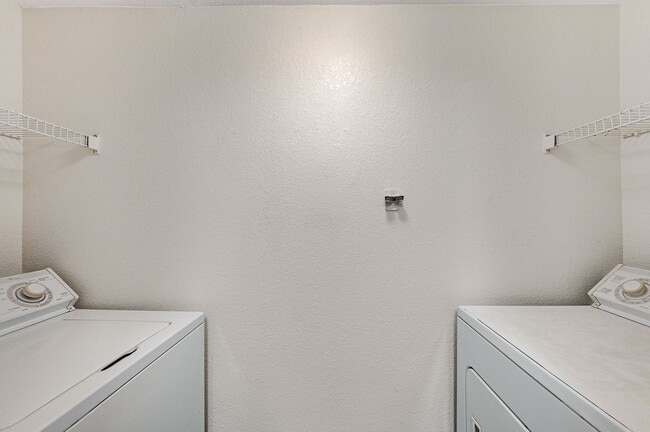 Building Photo - Spacious 2-Bed Condo with Balcony in Gated...