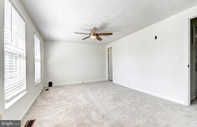 Building Photo - 6022 Phlox Ct