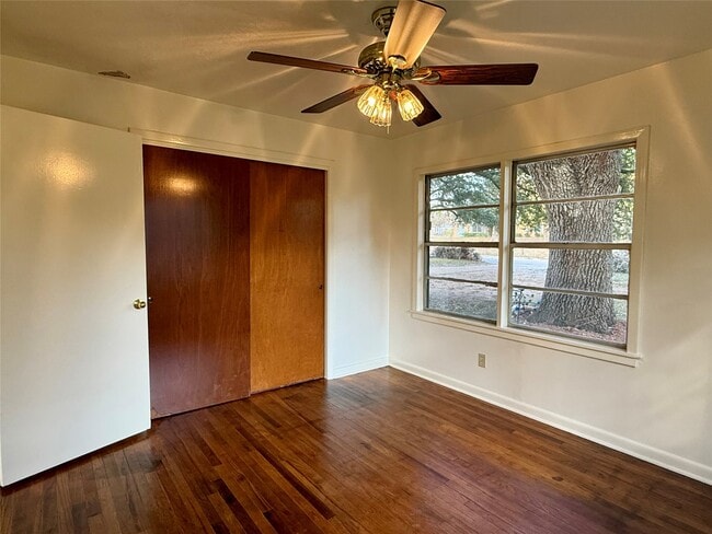 Building Photo - 219 Moore St