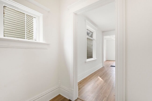 Building Photo - New Listing! 3 Bedroom House!