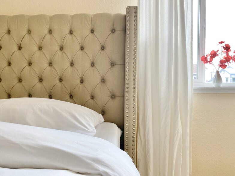 Building Photo - 1825 Sierra Highlands Dr