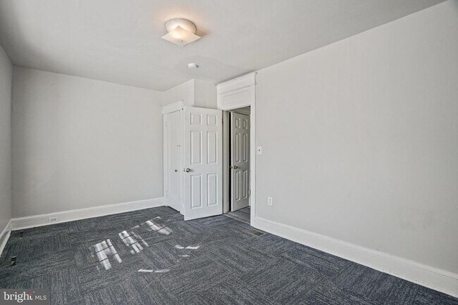 Building Photo - 207 Kennedy St NW