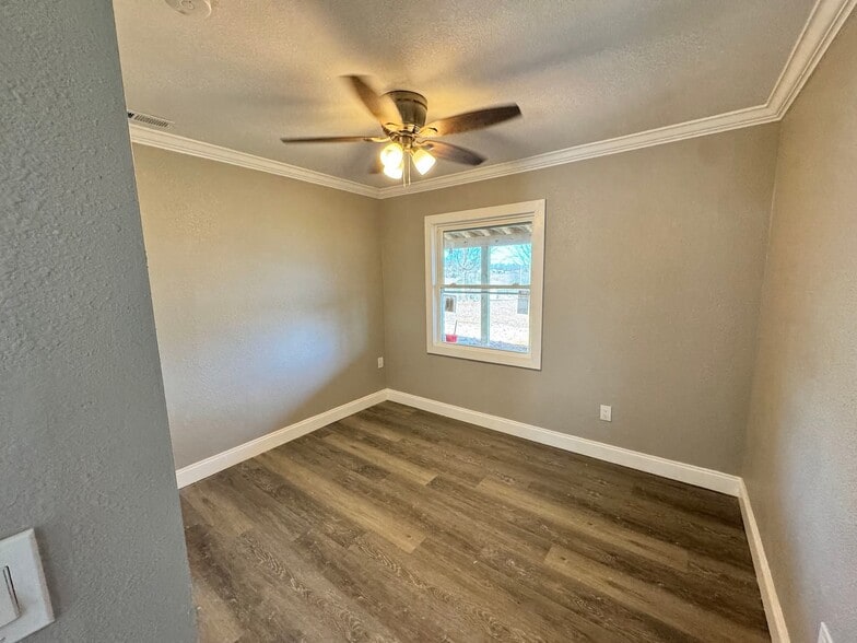 Building Photo - 2726 Highland Cir