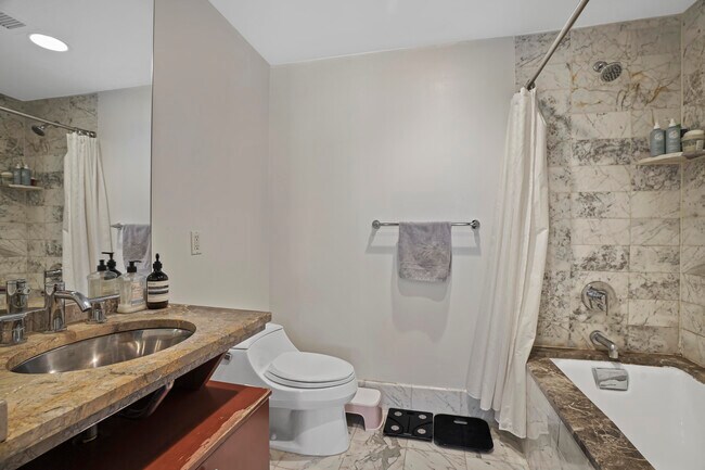 Building Photo - 440 Kent Ave