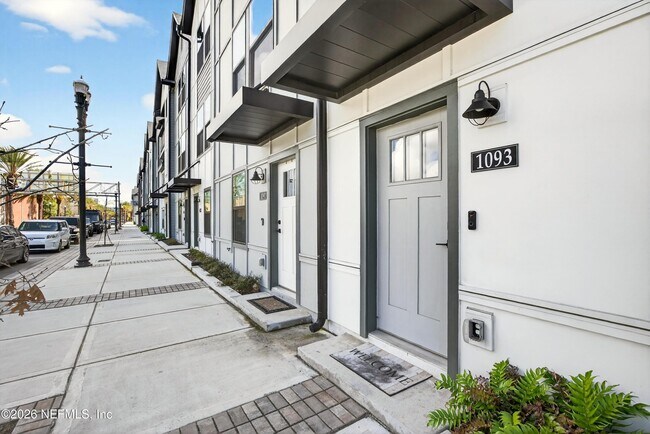 Building Photo - 1093 Farwell St