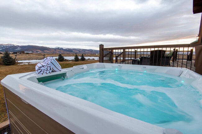 Building Photo - 4535 Roxanne St