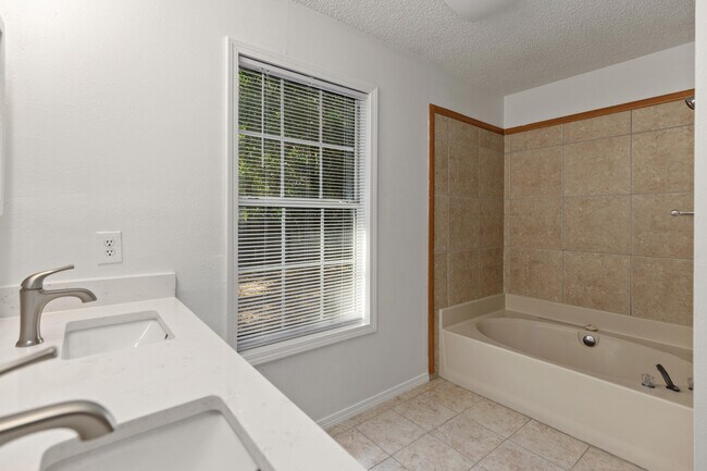Building Photo - 334 Calhoun Ave