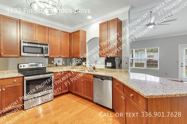 Building Photo - 1692 Preston Woods Dr