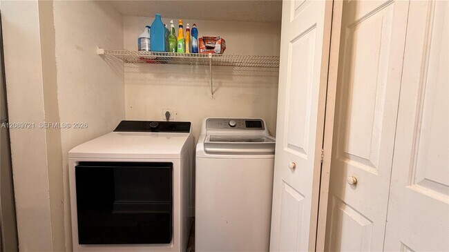 Building Photo - 10610 SW 158th Ct