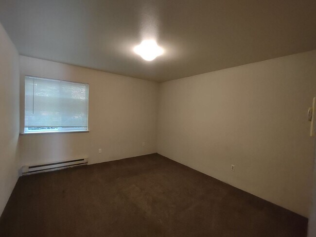Building Photo - Ground Floor 2 BR 2BA with Storage & w/d