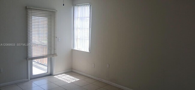 Building Photo - 1591 NE Miami Gardens Dr