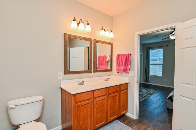 Building Photo - 15406 Key Crest Ln