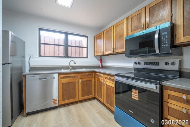 Building Photo - 3 bd, 1.5 ba townhome in Palehua Hale Community in Makakilo