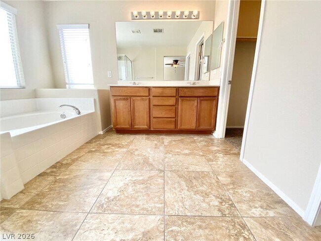 Building Photo - 1015 Maple Pines Ave