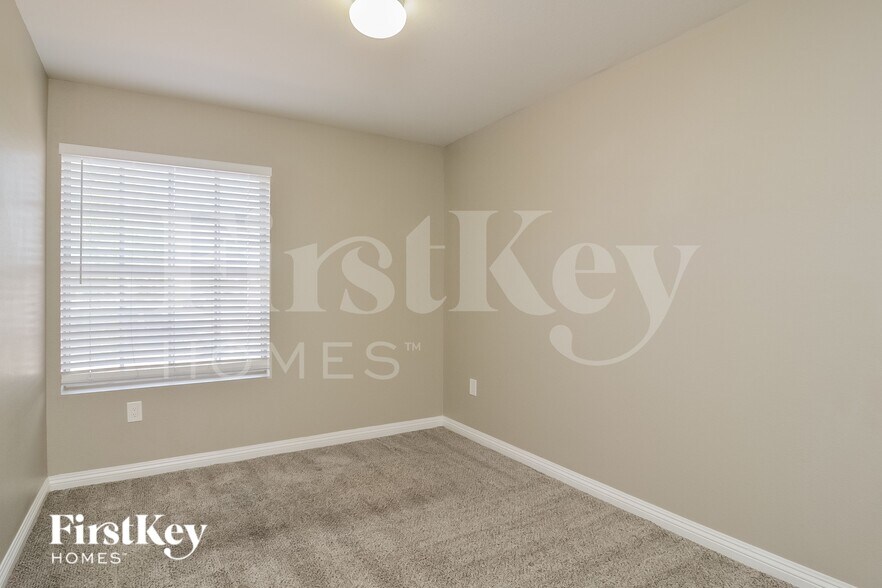 Building Photo - 3741 White Angel Dr