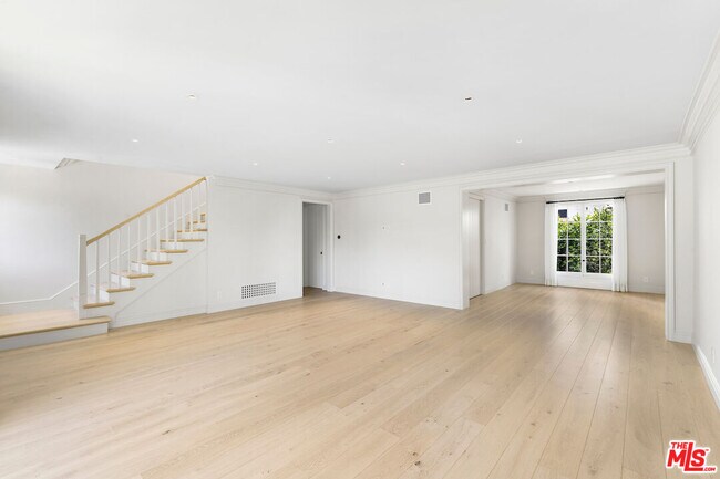 Building Photo - 9565 Charleville Blvd