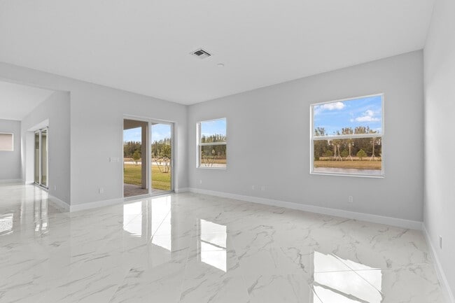 Building Photo - 15054 Wildwood Cir