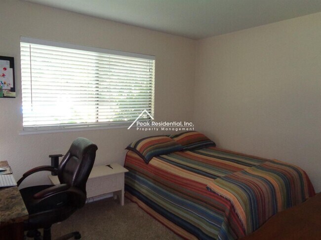 Building Photo - Wonderful Orangevale 3bd/2ba Home with Spa...