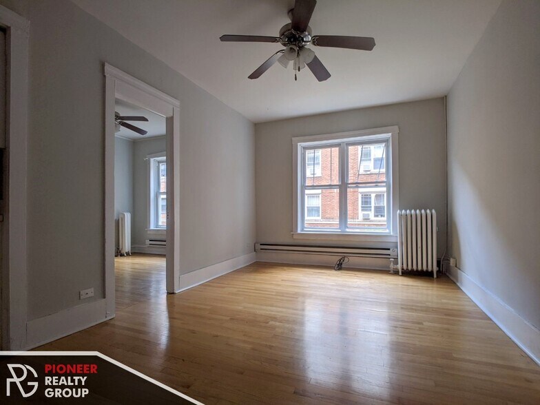 Building Photo - 953 W Cornelia Ave