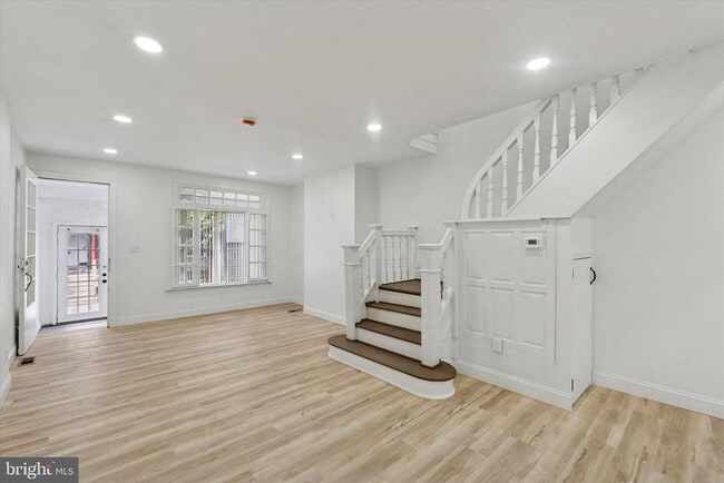 Building Photo - 17 N Millick St