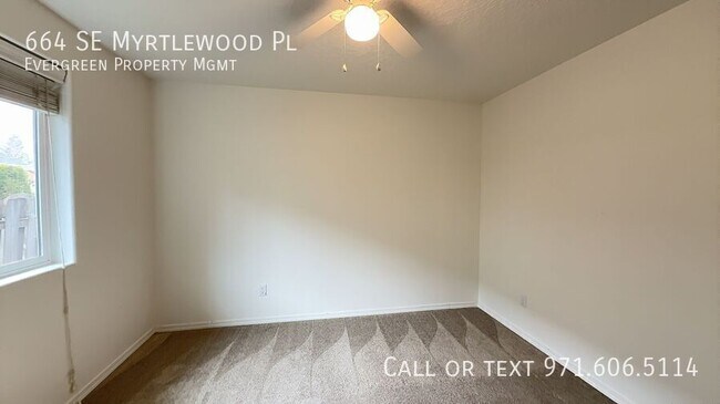 Building Photo - 664 SE Myrtlewood Pl