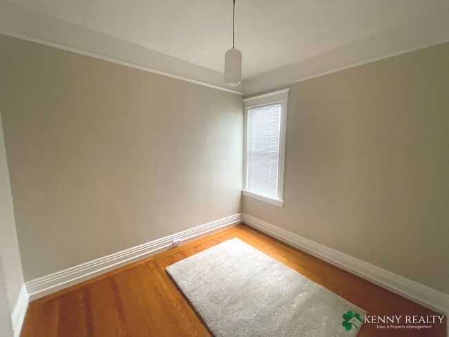 Building Photo - Spacious 4BR/2BA in Mission Terrace – San Francisco