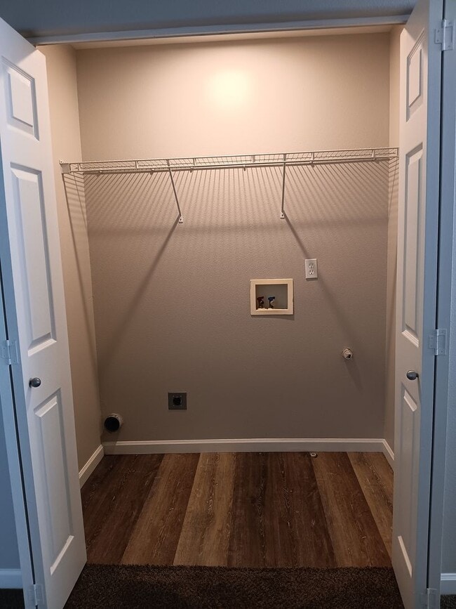 Building Photo - Recently Remodeled House is Now Avialable!