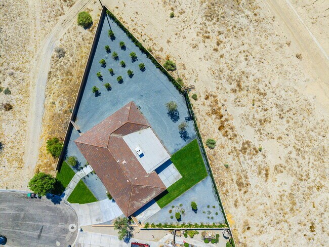 Primary Photo - 79869 Hummingbird Ln