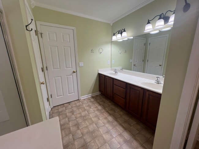 Building Photo - 565 Batty Way